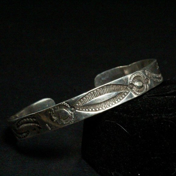 Vintage Native American Navajo Hand Tooled Sterling Silver Cuff Bracelet - Picture 4 of 10